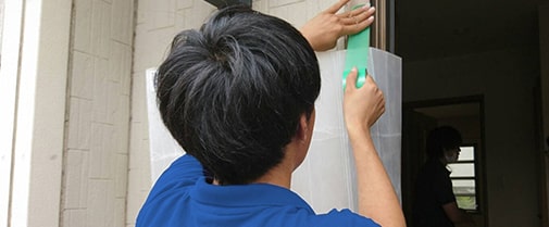事前に養生を施し建物の損傷を防止